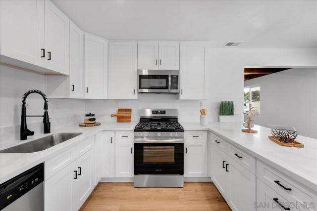 3905 3909 Cottonwood St, San Diego CA: https://media.crmls.org/mediaz/cbc24736-c038-4a45-a94c-8210ab6859cc.jpg
