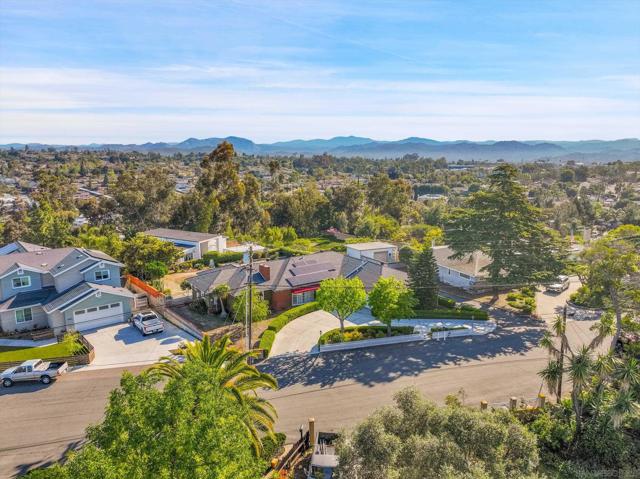 9226 Briercrest Dr, La Mesa CA: https://media.crmls.org/mediaz/cbc3383b-cd17-4477-988c-9dd4f5b6ca6a.jpg
