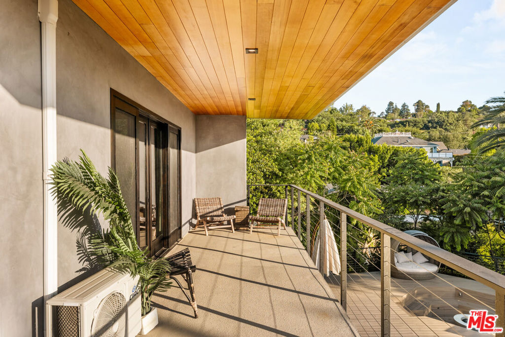 3936 Farley CourtStudio City img 28