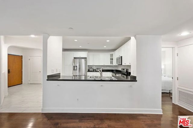 1522 Amherst Avenue, Los Angeles CA: https://media.crmls.org/mediaz/cbc399ae-3859-44e1-8dc6-45b420cf0380.jpg
