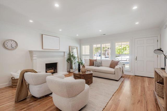 916 Peggy Lane, Menlo Park CA: https://media.crmls.org/mediaz/cbc39ecb-6102-4a15-9f72-9623c860ec7c.jpg