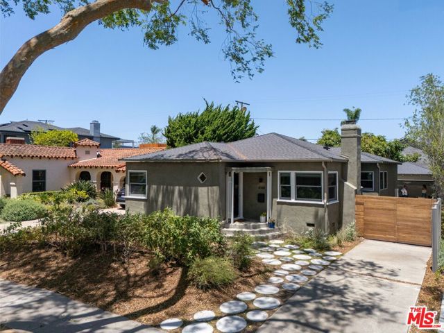4148 Mentone Avenue, Culver City CA: https://media.crmls.org/mediaz/cbc3e8da-3169-4827-bf1f-9868ac37322c.jpg