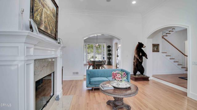1929 Lyans Drive, La Canada Flintridge CA: https://media.crmls.org/mediaz/cbc40523-709c-458c-a114-eea001a4561b.jpg