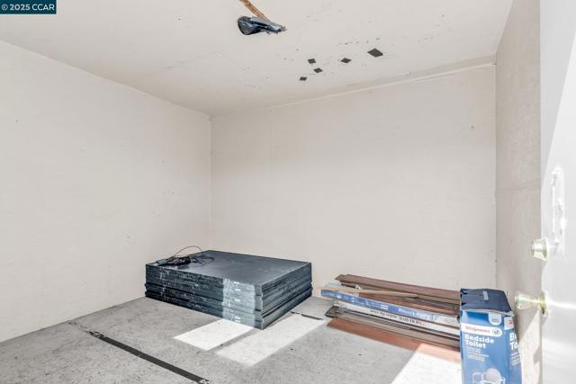 612 Thomas Dr, Richmond CA: https://media.crmls.org/mediaz/cbc40a34-0a67-4019-bf33-f06cbdfa386e.jpg