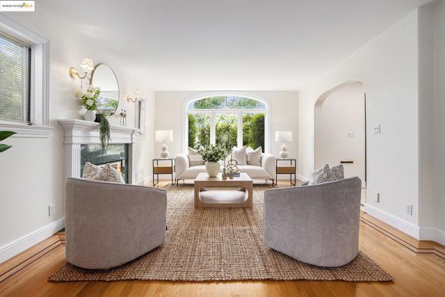 1415 Vancouver Ave, Burlingame CA: https://media.crmls.org/mediaz/cbc463b7-237c-476d-a1f3-a15f76b47e43.jpg