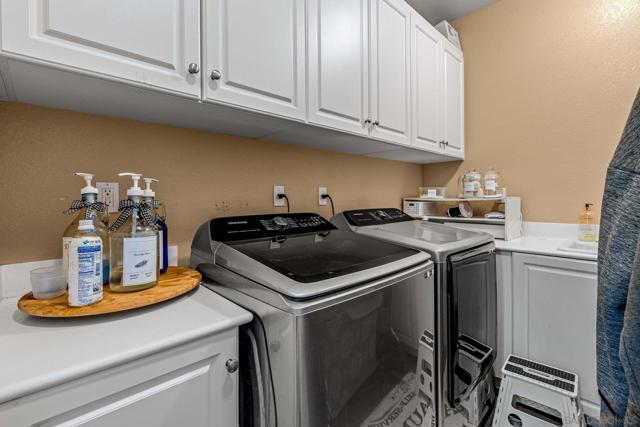 278 Avenida Loretta, Chula Vista CA: https://media.crmls.org/mediaz/cbc4740b-5f84-4519-8e89-7ceb8c0307f3.jpg