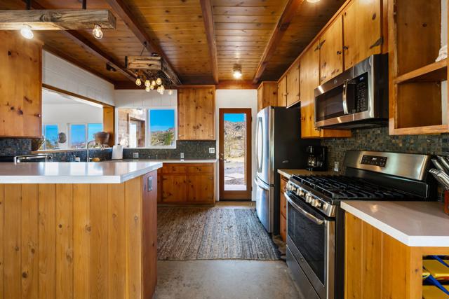 66425 Foothill Drive Drive, Joshua Tree CA: https://media.crmls.org/mediaz/cbc54367-af4e-449b-a177-39007ef5e16e.jpg