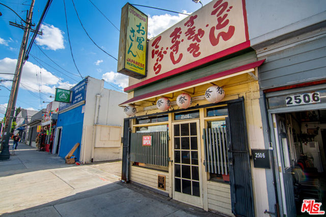 2507 E 1st Street, Los Angeles CA: https://media.crmls.org/mediaz/cbc543c0-feb5-404b-bf15-9275cf2eaa0a.jpg