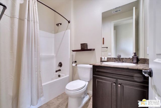 74121 Kingston Court, Palm Desert CA: https://media.crmls.org/mediaz/cbc617bf-86fa-4eae-bc40-e16ecc23b4ea.jpg