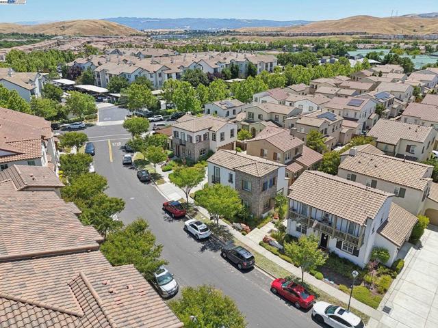 5010 Barrenstar Way, San Ramon CA: https://media.crmls.org/mediaz/cbc6447f-3151-4ad1-a675-f69ab0ee08cb.jpg