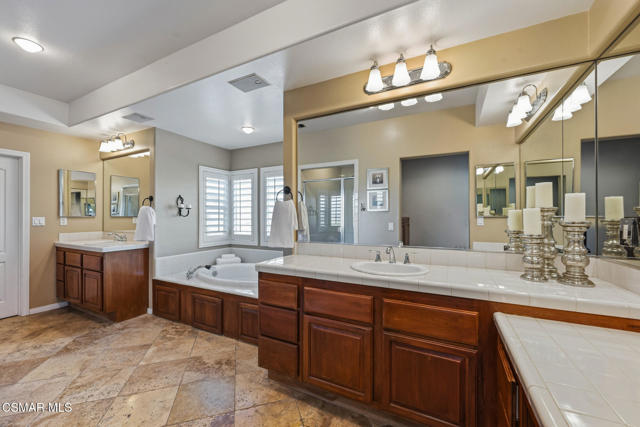 Image 38 of 51 For 490 Peter Place