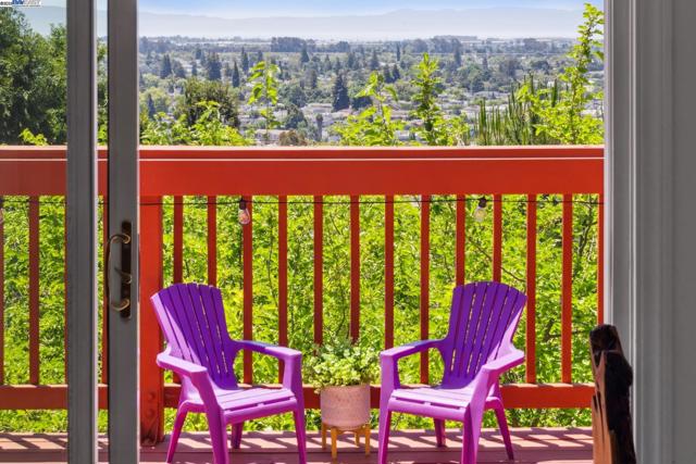 3014 BROADMOOR VIEW, Oakland CA: https://media.crmls.org/mediaz/cbc6b698-9433-4313-a05b-7ce16a1dd280.jpg