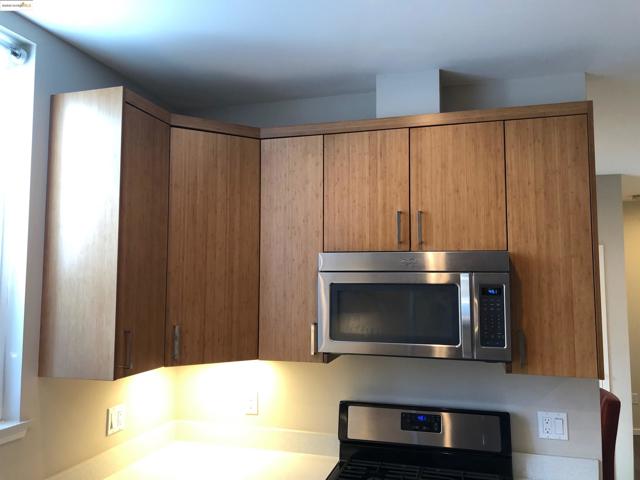562 29th St, Oakland CA: https://media.crmls.org/mediaz/cbc71bb2-bc7e-4276-a8a0-1c9573636b18.jpg