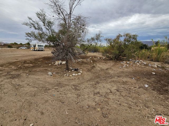 9646 Blackhawk Trail, Lucerne Valley CA: https://media.crmls.org/mediaz/cbc731bc-9153-48f6-a47a-c9644f8f3a81.jpg
