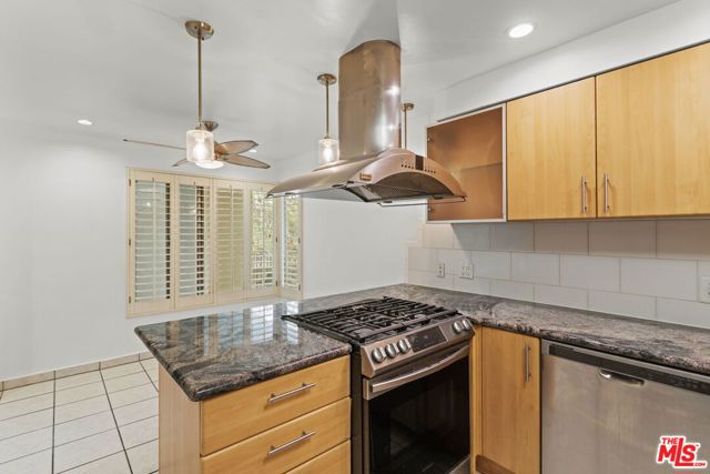 530 Evergreen Street, Inglewood CA: https://media.crmls.org/mediaz/cbc87898-c0f5-4f37-92a2-ac8bc4e1a647.jpg