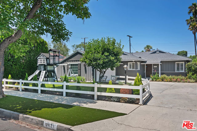 6421 Gaviota Avenue, Van Nuys CA: https://media.crmls.org/mediaz/cbc88b91-de6b-4749-9e55-9314849c8b74.jpg