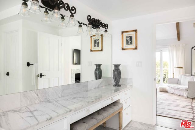 9809 Beeson Drive, Beverly Hills CA: https://media.crmls.org/mediaz/cbc88b9a-7a8e-4d37-9041-faf3c26c22f1.jpg