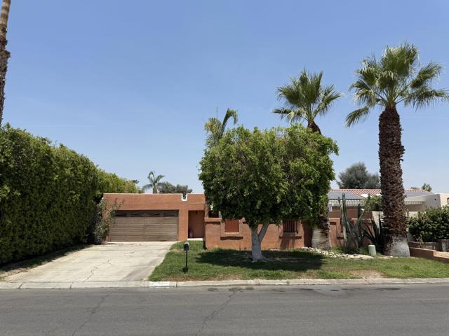 76540 New York Avenue, Palm Desert CA: https://media.crmls.org/mediaz/cbc92c10-08d3-4f6a-8162-698e2ef4d053.jpg