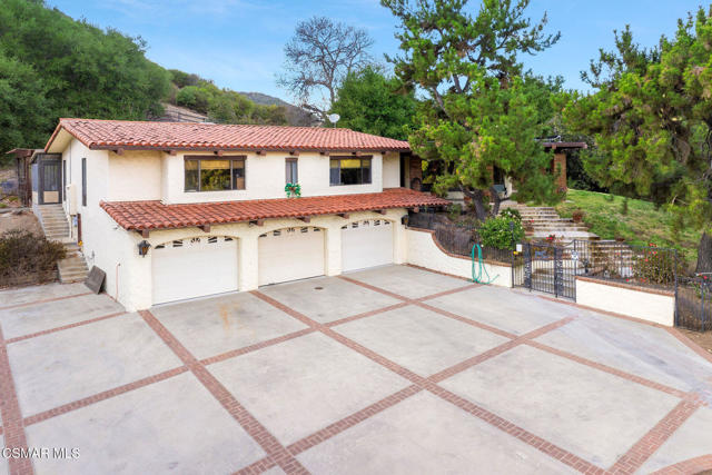 320 E Carlisle Road, Thousand Oaks CA: https://media.crmls.org/mediaz/cbc9c7c6-0003-4e30-8e08-96ac95eaf1cf.jpg