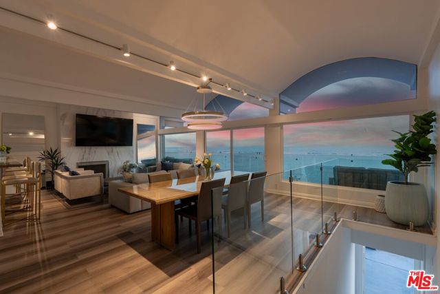 3806 Ocean Front Walk, Marina del Rey CA: https://media.crmls.org/mediaz/cbc9e7b4-c9ec-4e44-b309-ee02e8fafa3b.jpg