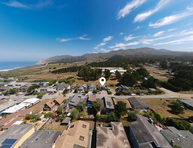 447 3rd Street, Montara CA: https://media.crmls.org/mediaz/cbcb169a-cb0d-4197-92d3-619d5352cf16.jpg