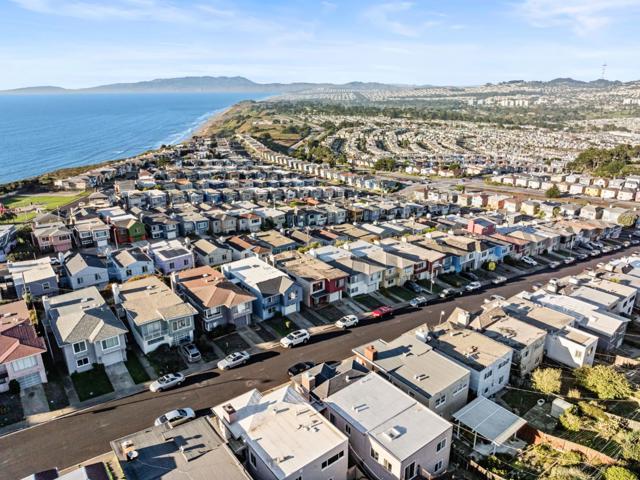 64 Crestview Avenue, Daly City CA: https://media.crmls.org/mediaz/cbcb31fb-353b-44e4-8642-6f9f3890363d.jpg