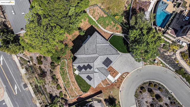 130 Arbor View Ln, Lafayette CA: https://media.crmls.org/mediaz/cbcbb0c3-a427-4481-868a-b96e5347362d.jpg
