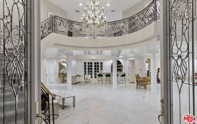 4434 Grimes Place, Encino CA: https://media.crmls.org/mediaz/cbcbe0da-9c2c-454a-a351-bf009afda1c4.jpg