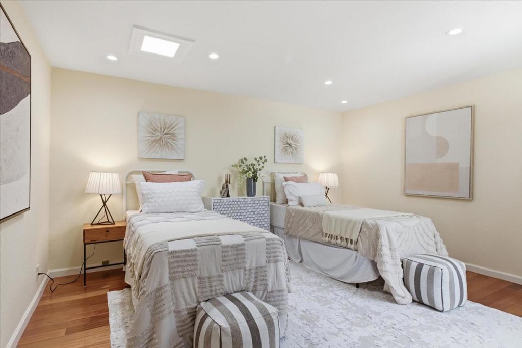 https://media.crmls.org/mediaz/cbcc0dcf-f79a-4ec1-ab0c-66c391509c6f.jpg?preset=X-Large