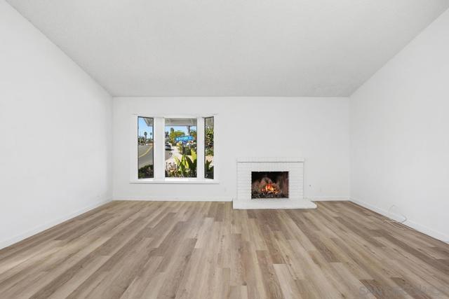464 Dorsey Way, Vista CA: https://media.crmls.org/mediaz/cbcc28eb-0635-47e7-8f97-50e907bd2214.jpg