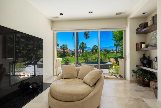 945 Hawk Hill Trail, Palm Desert CA: https://media.crmls.org/mediaz/cbcc5778-400f-4a2b-8435-5dbe492956ea.jpg