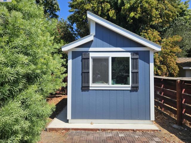 4670 Eggers Dr, Fremont CA: https://media.crmls.org/mediaz/cbcc9f70-3afe-4fa4-a46a-35f5cd32e971.jpg