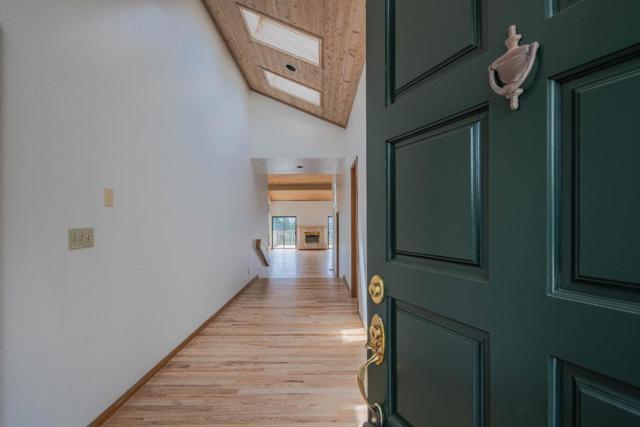 3587 Eastfield Court, Carmel CA: https://media.crmls.org/mediaz/cbccc0b0-25d3-4f75-96f7-2df8726ecc00.jpg