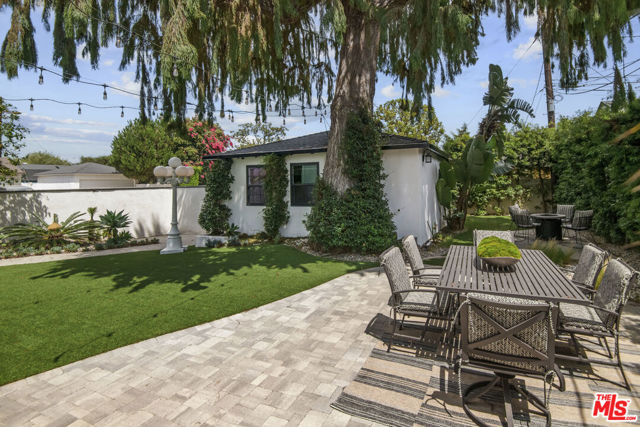 8000 Westlawn Avenue, Los Angeles CA: https://media.crmls.org/mediaz/cbcd41fe-fdda-4e80-b519-1187df04b48a.jpg