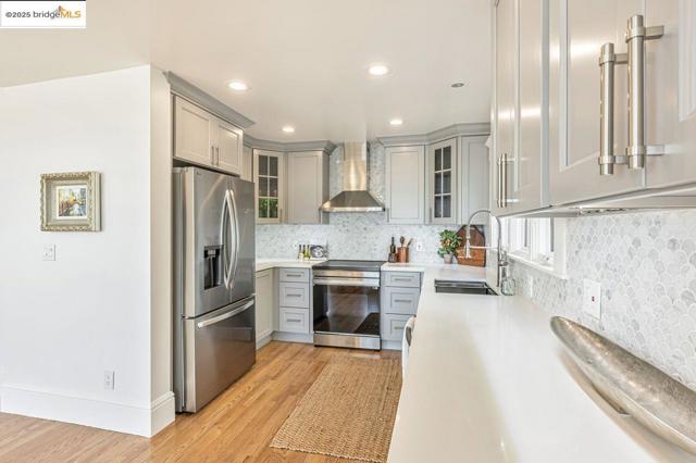 539 Golden Gate Ave, Richmond CA: https://media.crmls.org/mediaz/cbcd546b-5e97-449a-84bf-9dbfe3d22b6a.jpg
