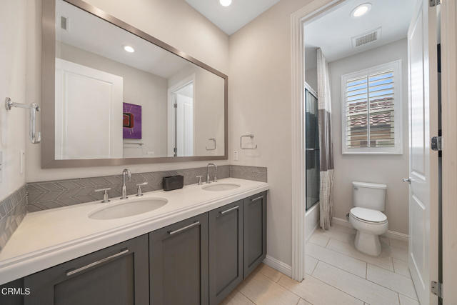 Shared upper lovel bathroom