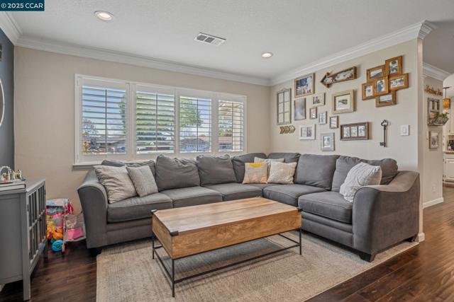 822 Cortez Ct, Livermore CA: https://media.crmls.org/mediaz/cbcd66bf-2819-40f8-b7c9-03beabb53127.jpg