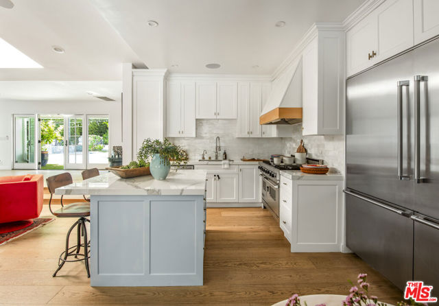 2241 Betty Lane, Beverly Hills CA: https://media.crmls.org/mediaz/cbce7d6a-ed98-4293-8849-99f6a8e1514f.jpg