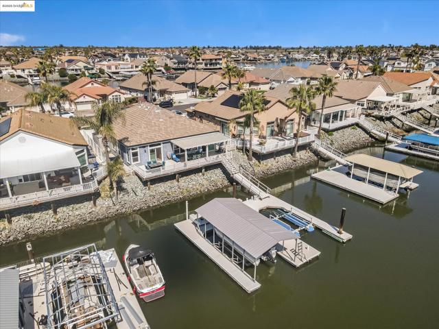 4174 Beacon Pl, Discovery Bay CA: https://media.crmls.org/mediaz/cbcee1f0-64ac-4078-837d-8d12e6b0767e.jpg