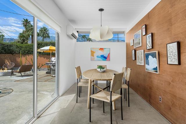 633 S Canon Drive, Palm Springs CA: https://media.crmls.org/mediaz/cbcfacd6-d03b-40cc-9495-0e08ac3abffc.jpg