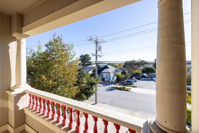 486 VAN BUREN ST, Monterey CA: https://media.crmls.org/mediaz/cbd047ab-b77a-47c3-9057-b873f57cc5d8.jpg