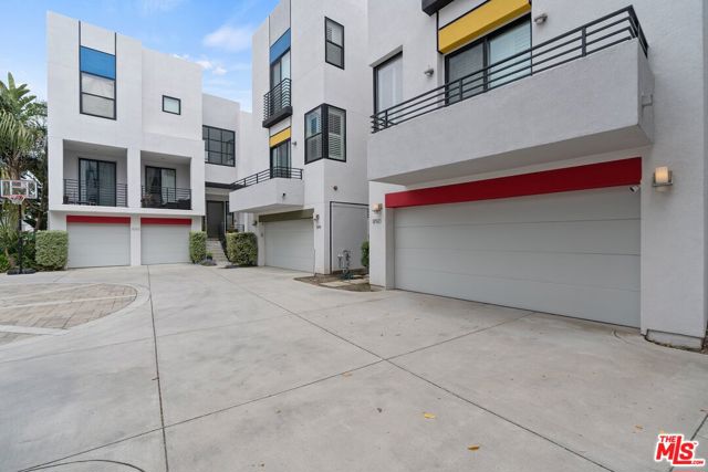 12923 Bluff Creek Drive, Los Angeles CA: https://media.crmls.org/mediaz/cbd1385e-ac73-4897-a51b-8ffcd8388061.jpg