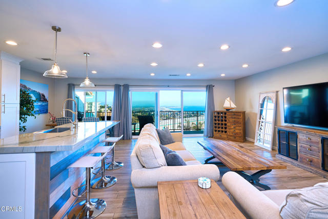 Detail Gallery Image 1 of 58 For 886 Winding Way Dr, Ventura,  CA 93001 - 2 Beds | 2/1 Baths