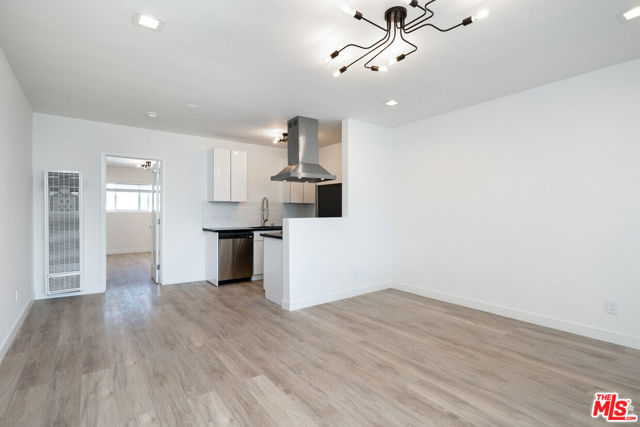 Image 15 of 23 For 2626 Cloverfield Boulevard