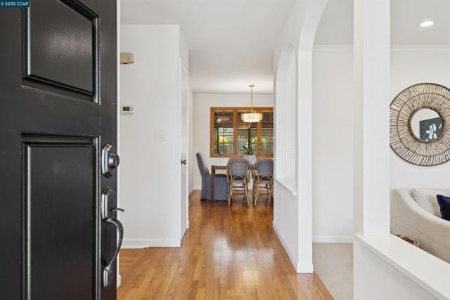 1752 Berrywood Ct, Concord CA: https://media.crmls.org/mediaz/cbd2c7e4-0a32-411b-9001-3181e6d1aa6a.jpg