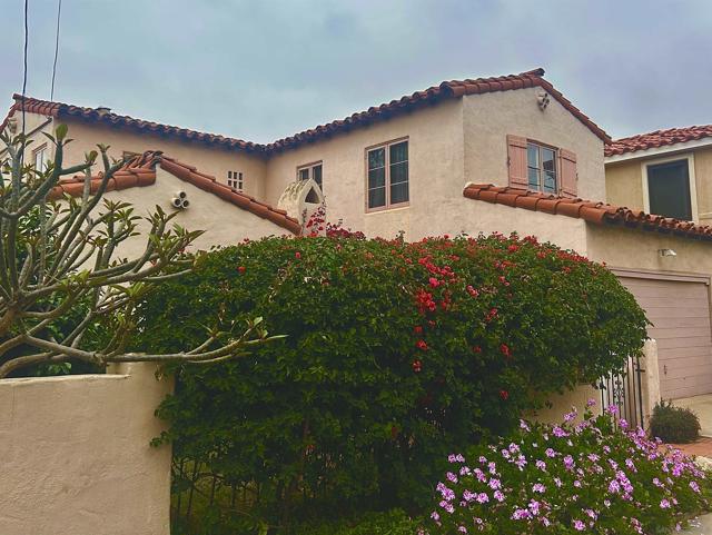 2854 ALBATROSS ST, San Diego CA: https://media.crmls.org/mediaz/cbd36edd-2a07-4cc9-8676-62fc56a3c087.jpg