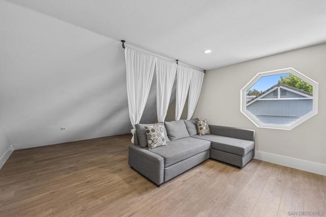 1198 Gazania Ct, San Marcos CA: https://media.crmls.org/mediaz/cbd3d3d4-e3f8-4359-8b16-3365db283a7b.jpg