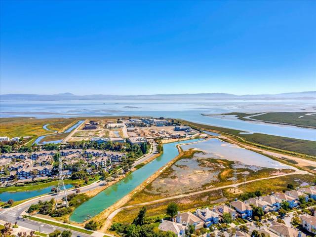 585 Shoal Circle,  CA: https://media.crmls.org/mediaz/cbd4e250-ed53-4463-83dd-7531cb54a5ab.jpg