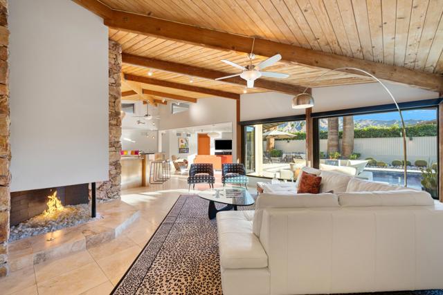 45371 Rancho Palmeras Drive, Indian Wells CA: https://media.crmls.org/mediaz/cbd549ae-adc7-466b-86b0-e95094a833fd.jpg