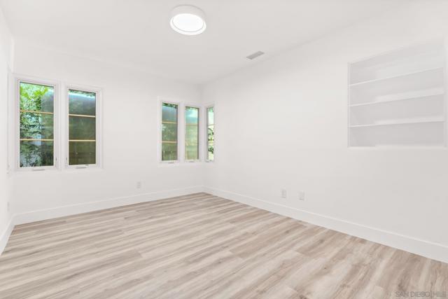 3301 Trumbull St, San Diego CA: https://media.crmls.org/mediaz/cbd578b9-f14f-466f-b0f5-af55da007b1a.jpg